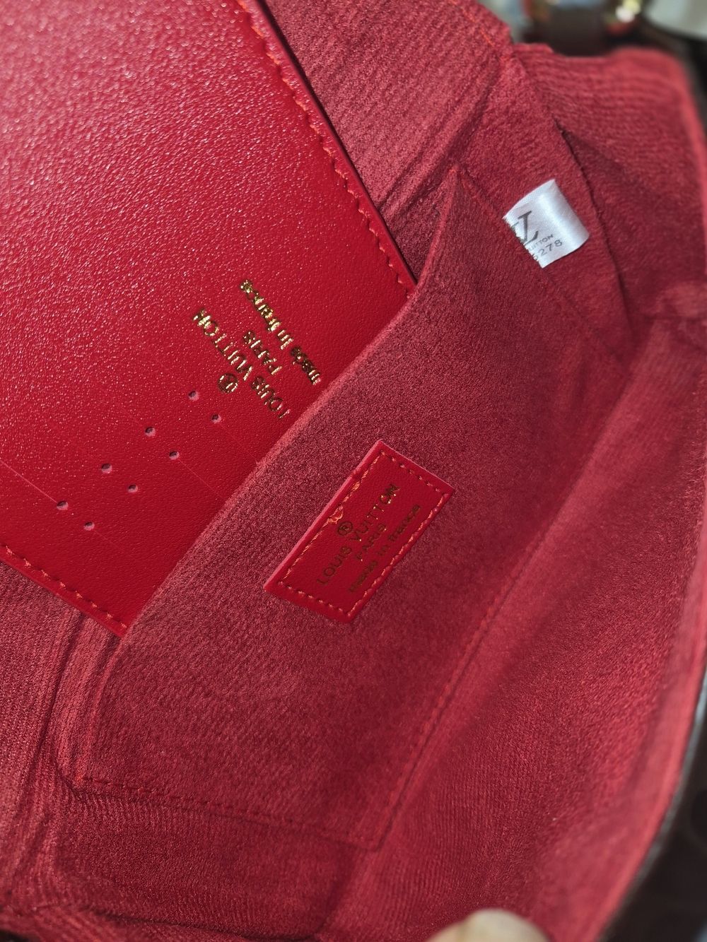 Louis Vuitton Brown Monogram Crossbody with Gold Chain and Red Trim - Picture 4 of 7